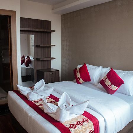Kusum Airport Hotel Kathmandu Esterno foto