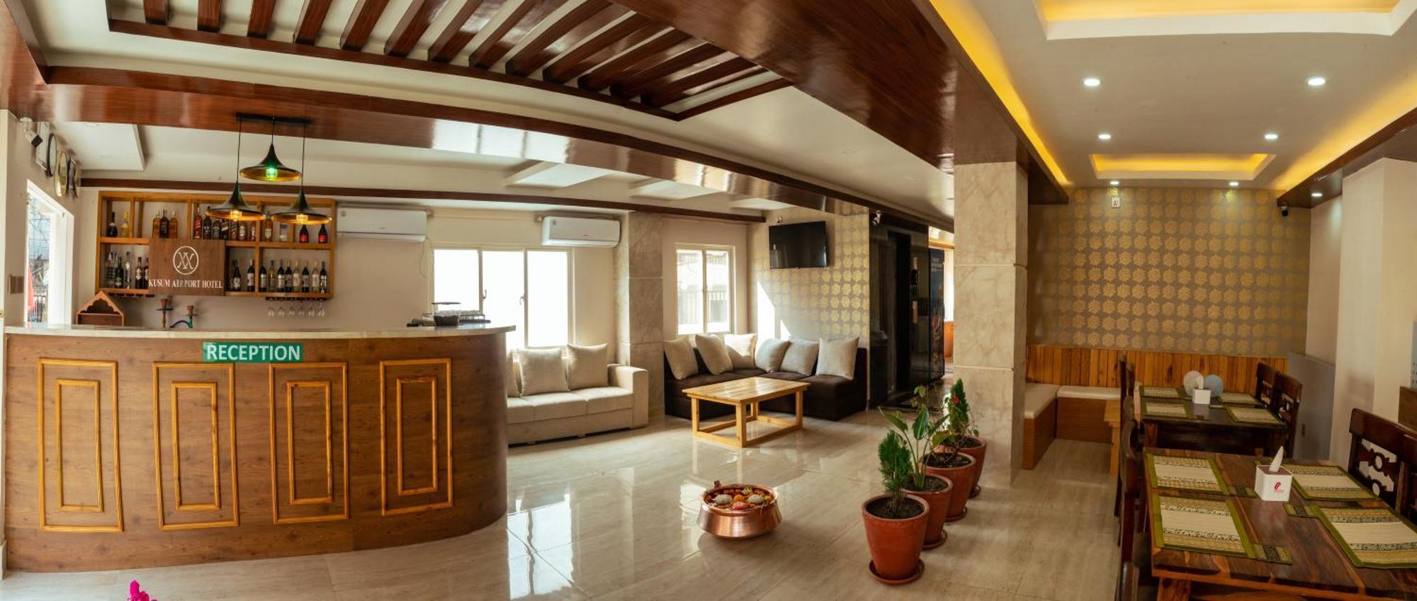 Kusum Airport Hotel Kathmandu Esterno foto