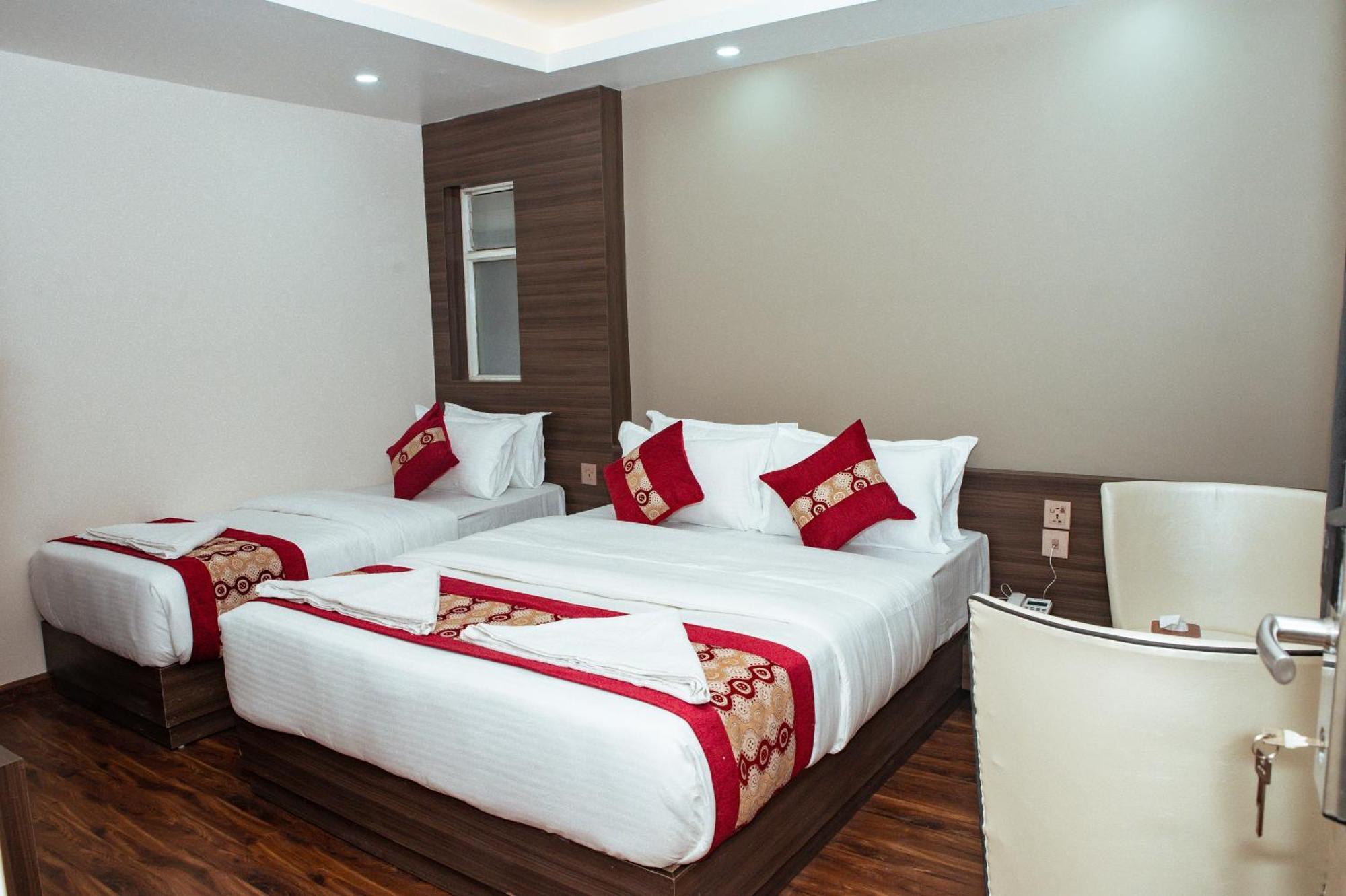 Kusum Airport Hotel Kathmandu Esterno foto