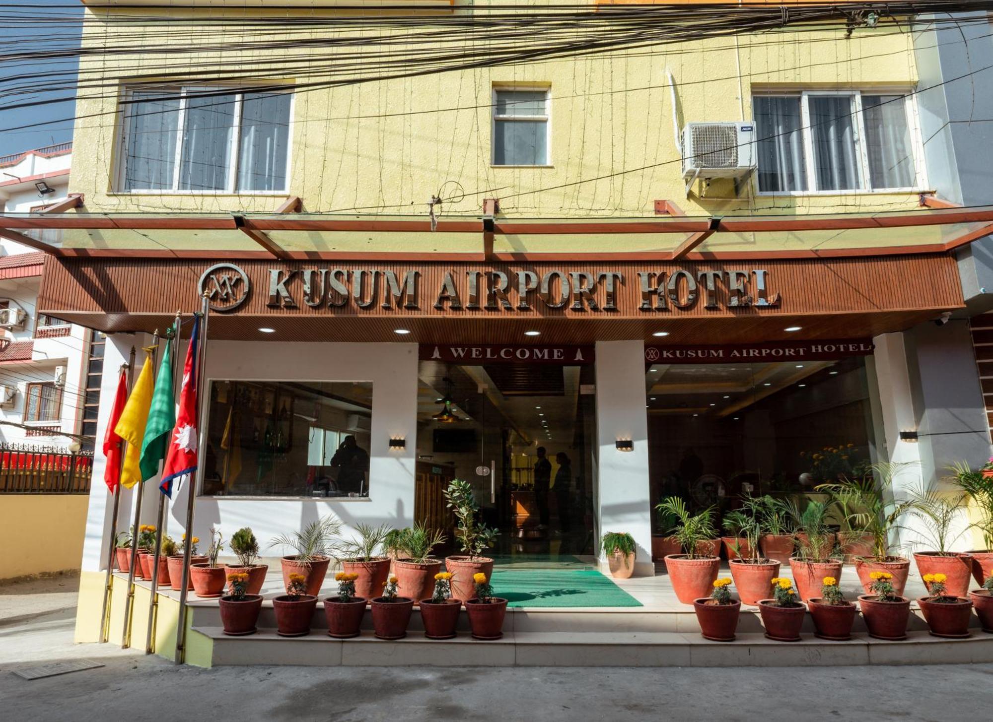 Kusum Airport Hotel Kathmandu Esterno foto