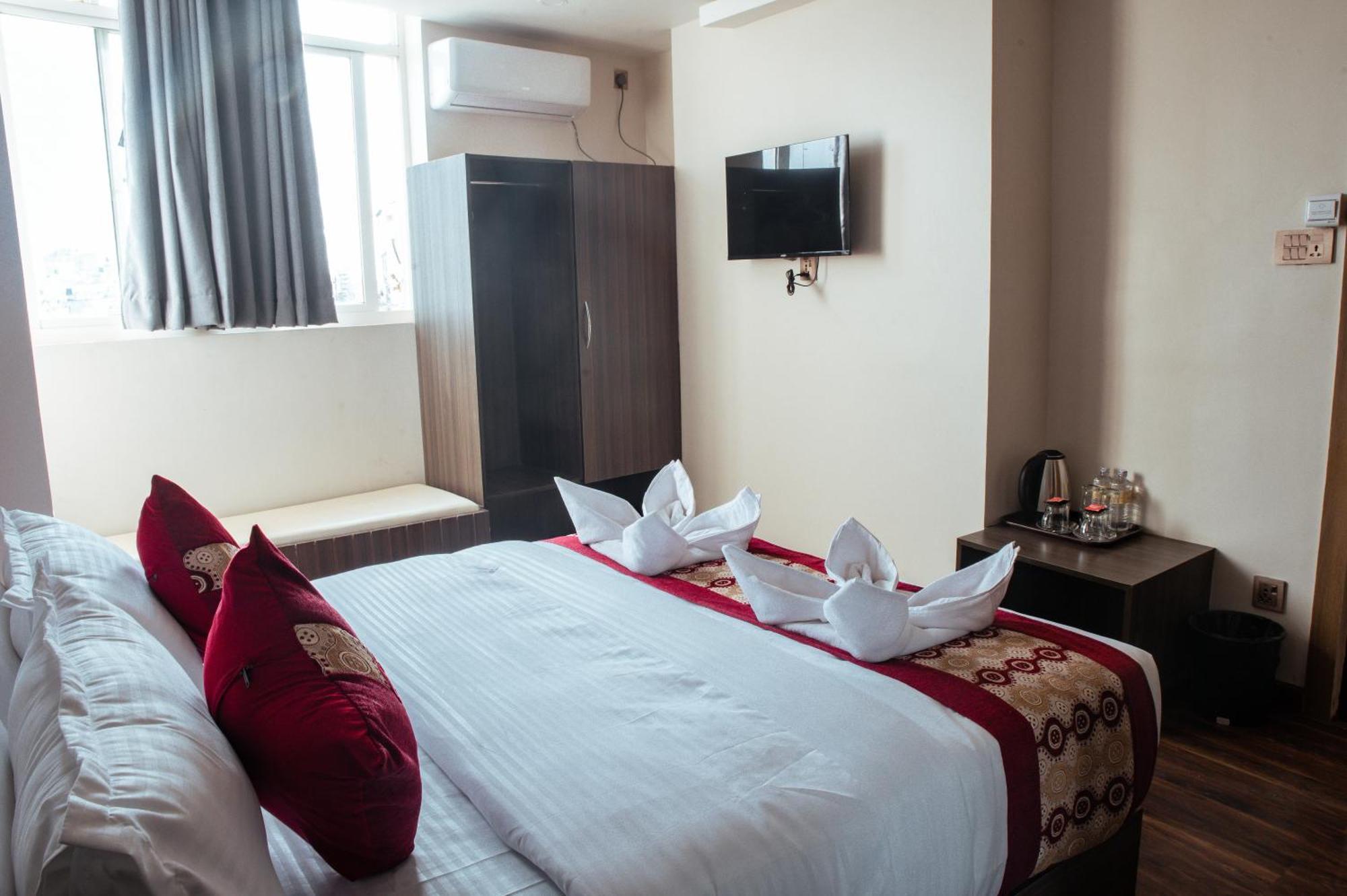 Kusum Airport Hotel Kathmandu Esterno foto