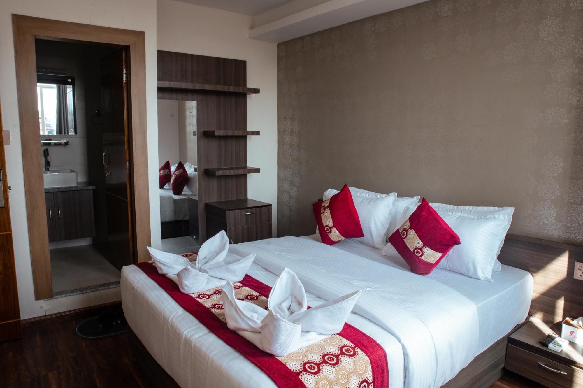 Kusum Airport Hotel Kathmandu Esterno foto