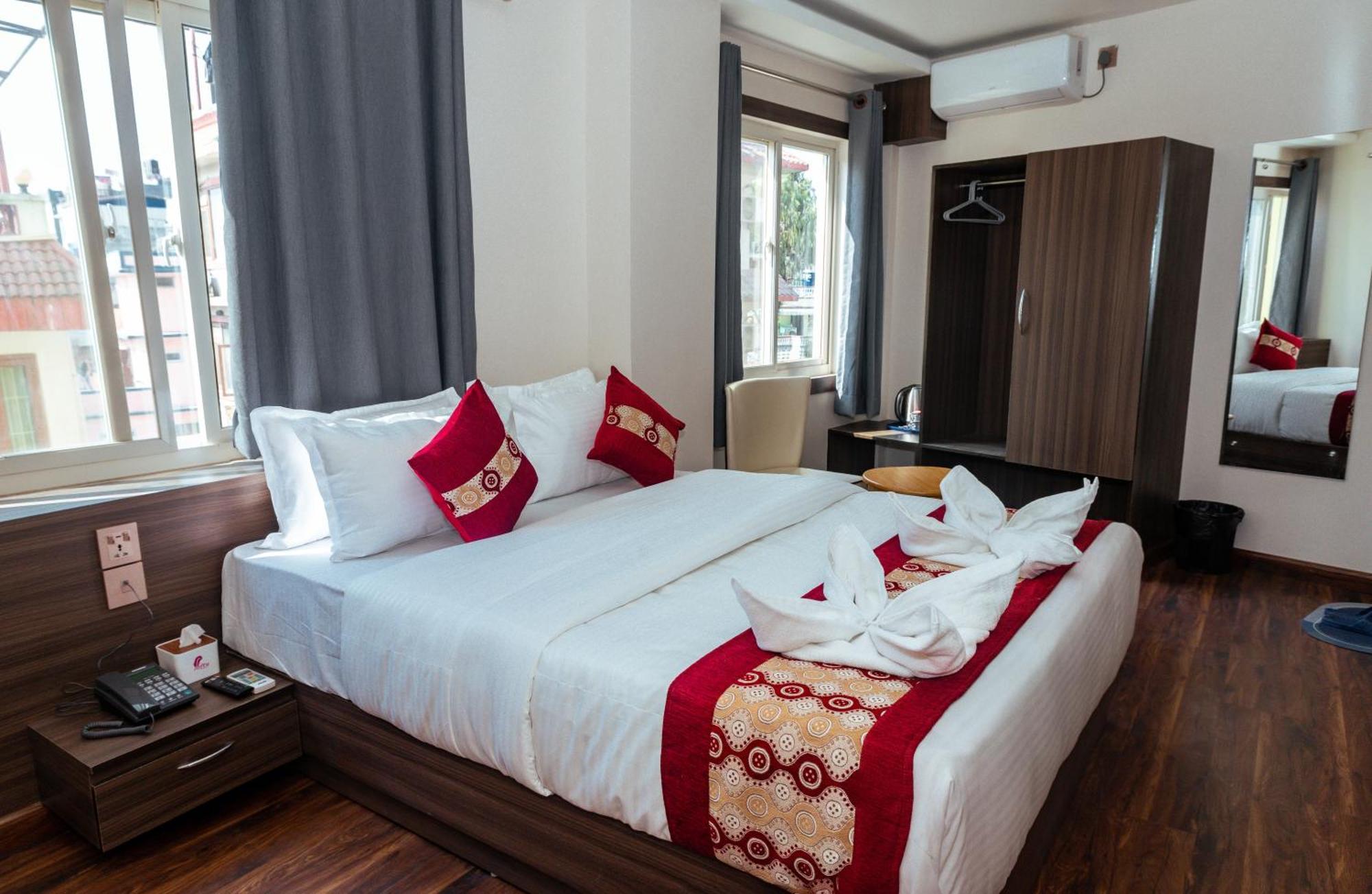 Kusum Airport Hotel Kathmandu Esterno foto